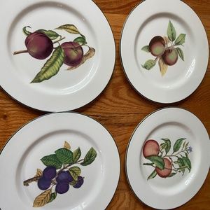 New Royal Vale England porcelain fruit lunch plates (4) green rim